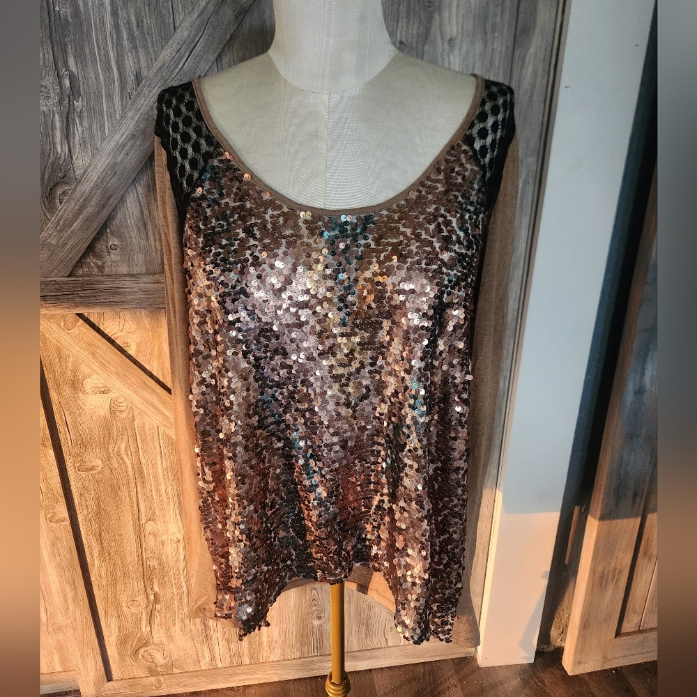 Daytrip Sequin Top - Black and Gold